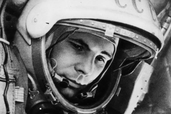 dubna 1961 se po dlouhém bádání uskutečnil první let s člověkem na palubě. Pilotem se stal nadporučík vojenského letectva Jurij Gagarin.