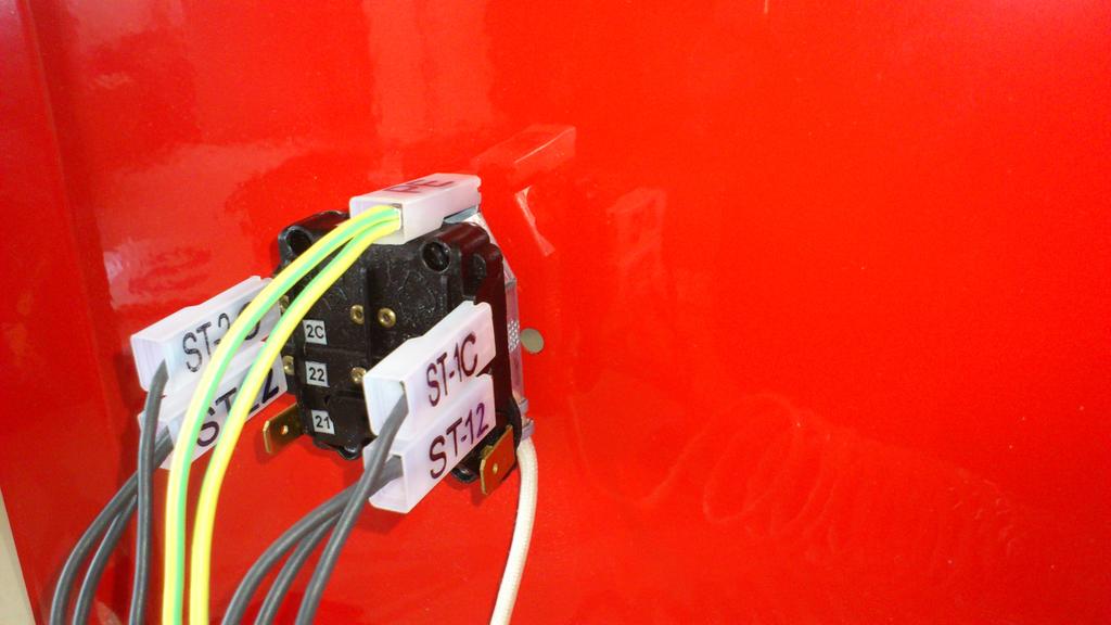 ELEKTRO SPALINOVÝ TERMOSTAT ODPOJENÍ Z ELEKTROINSTALACE KOTLE