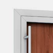 Vnitřní strana dveří může být vyrobena i v jednodušším a cenově