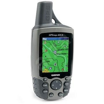 Uživatelský segment GPS Uživatelé pomocí GPS přijímače přijímají signály z jednotlivých družic, které