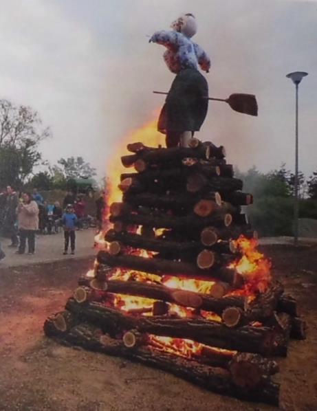 Pálení čarodějnic Ve čtvrtek 30. dubna uspořádal městys Olbramovice pálení čarodějnic. Akce se konala od 17 hodin u pergoly nad Rašelákem.