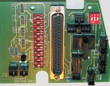 10.2 Vývody na konektory desky tištěných spojů - pneumatická varianta Popis připojení desky DA199_2 (9850 838000) X11-37-pólový konektor (do řídicí skříně) X12 - ventil napínače niti X13 - ventil