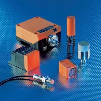 Induktivní senzory Variabilní: Konektorové provedení, připojovací kabely nebo připojovací svorky. Modulové přístroje efector m s prodlouženou spínací vzdáleností.