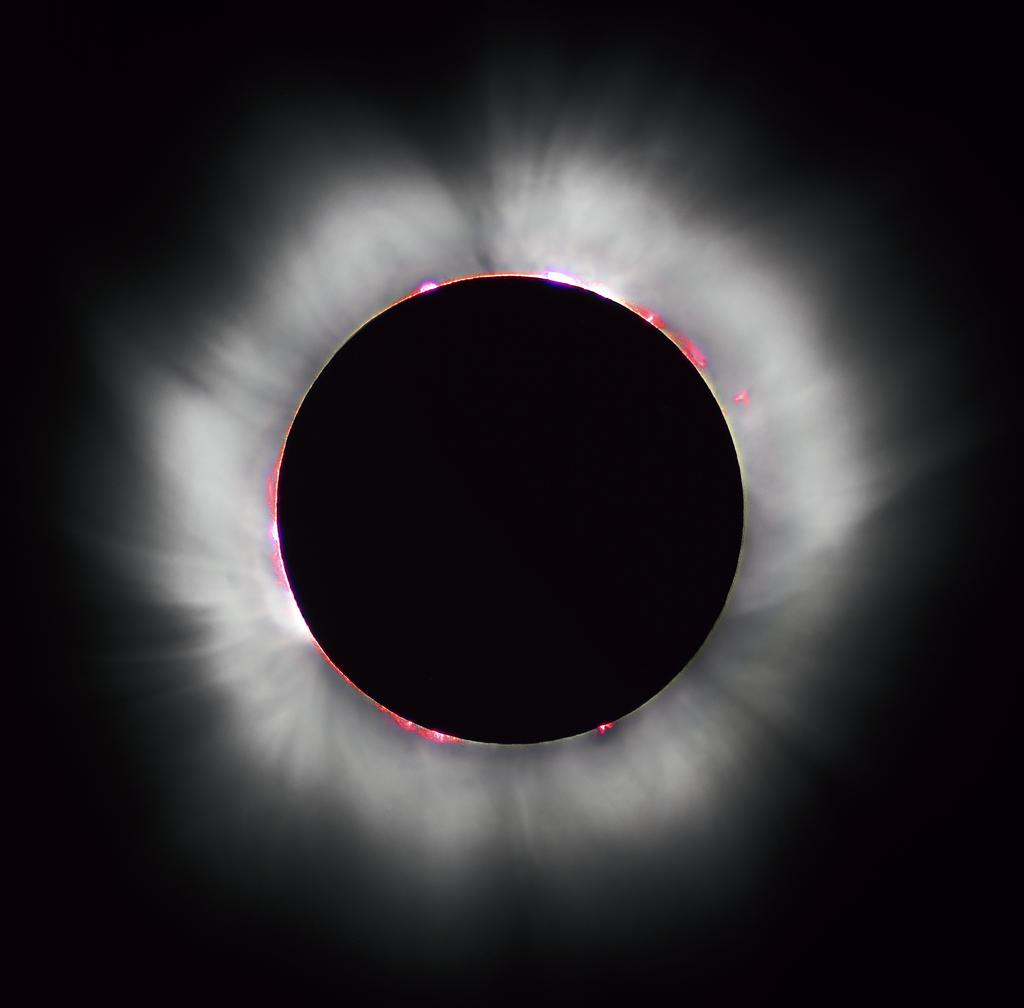 Korona sluneční atmosféra, během zatmění Slunce může být pozorována pouhým okem K-korona ( kontinuerlich, spojité) rozptyl na volných elektronech Dopplerův posun způsobí vymizení absorbčních