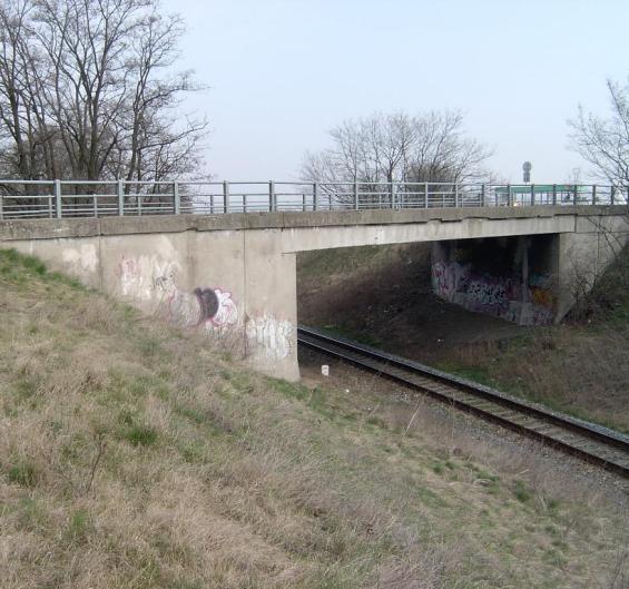 3.1 Most přes železniční trať ev.č. 55-046 Most ev.č. 55-046 převádí silnici I/55 přes železniční trať č. 340 Brno Uherské Hradiště před obcí Uherský Ostroh.