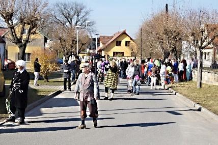 Zábranská, Průběžná, Fučíkova, Smetanova zpět na Mírové náměstí.