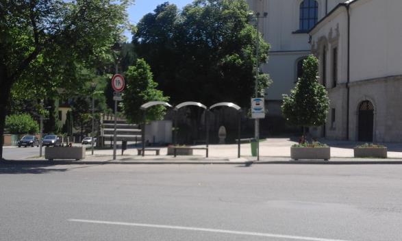 2.2. Rekonstrukce autobusových zastávek Zastávky ve Křtinách nejsou nejlepší.