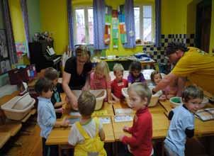 ročníku ZŠ v malých skupinách. Škola se účastnila v rámci programu Comenius dvou mezinárodních projektů spolupráce škol v Evropě.