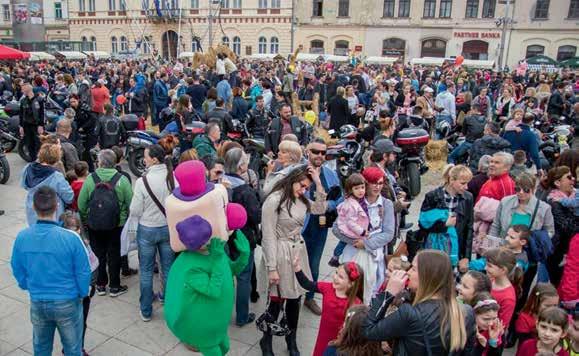 Završni dio je posjet i darivanje djece u Udruzi obitelji djece s autizmom DAR. kojih je bilo čak 200 iz Osijeka i Slavonije.
