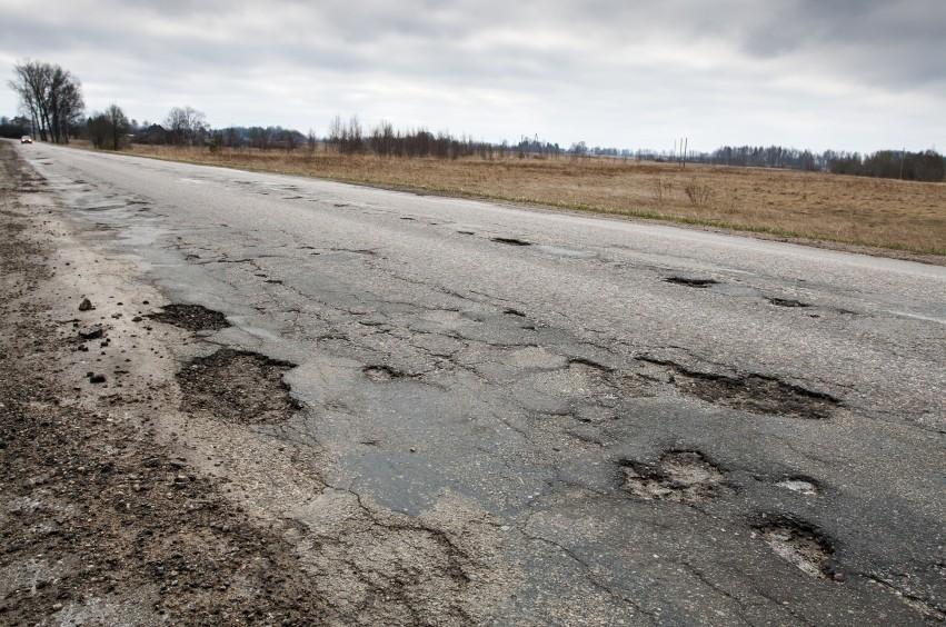 ÚVOD 1 ÚVOD Velká část populace vyspělých států prakticky každodenně využívá motorových silničních dopravních prostředků, aby se snadněji a rychleji přesunuli, kam potřebují.