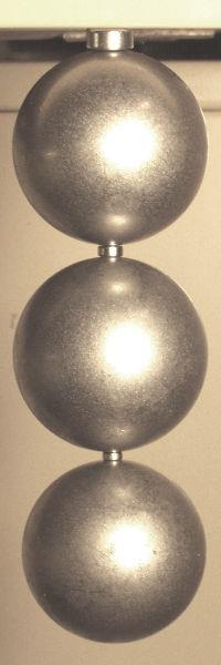 Neodymové magnety jsou směsí neodymu, železa a boru. Tyto magnety nabízí nejlepší poměr ve srovnání výkonu a ceny. Chemické složení je Nd 2 Fe 14 B.