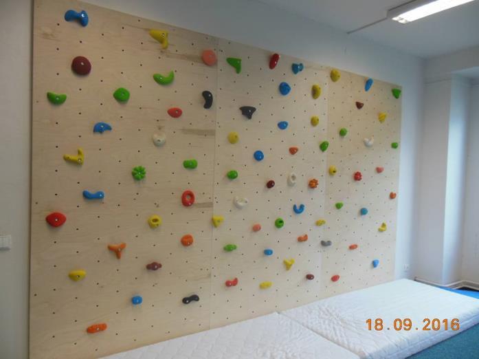 3.2 Dotace, granty a dary V roce 2016 se nám podařilo získat dotace a granty na následující projekty 1) Projekt Podpora rodin 2016 dotace MPSV (247 tis. Kč.), města Lovosice (63 tis. Kč).