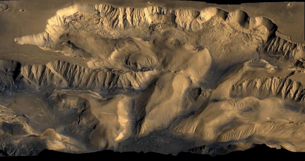 Mars - povrch Valles Marineris systém kaňonů přes