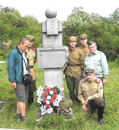 Následuje ještě práce na dokumentárních fotografiích a filmu.