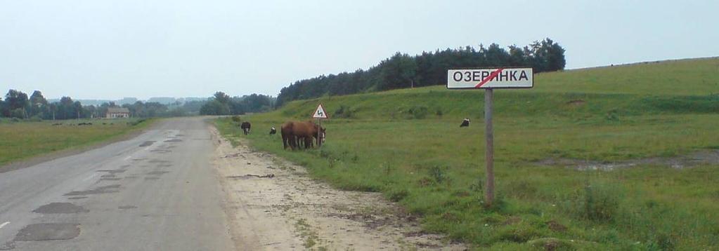 Po ní jedeme doprava na Jezerjanku a Koršilov (foto: výjezd na Mogilu vpravo, domek vlevo je již v Koršilově).