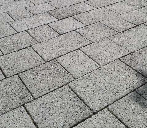Dlažbový City 6 cm - elegantná a efektívna Zachované všetky výhody: elegancia dosiahnutá ušľachtilým povrchom s prírodným kamenivom, moderný vzhľad s miernou fázou, v kombinácii s efektívnou hrúbkou