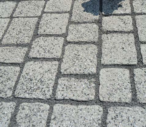 Vyrobené podľa STN EN 1338 triedy D, I, K EUR / m² 6 cm Systém dlažby sa skladá z 8 prvkov, tie sú dodávané zmiešané