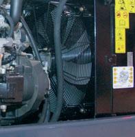 MIDI RYPADLO TEREX TC125 ÚČINNÝ MOTOR, HOS- PODÁRNÝ PROVOZ Motor Výkon pro midi rypadlo Terex TC125 dodává motor třídy EU stupeň IIIB / EPA Tier 4 Interim.