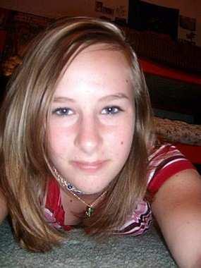 Případy sextingu ze zahraničí a z České republiky Hope Witsell (USA, 2009) Dne 12. září 2009 spáchala sebevraždu 13letá žákyně 7. třídy floridské základní školy Hope Witsell.
