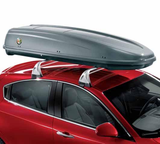 Materiál ABS Carboń Look svetlosivej farby s otváraním dual side. Bezpečnostný uzáver a zadné logo Alfa Romeo. Rozmery: 160 x 80 x 40 cm. Obsah: 360 l č.
