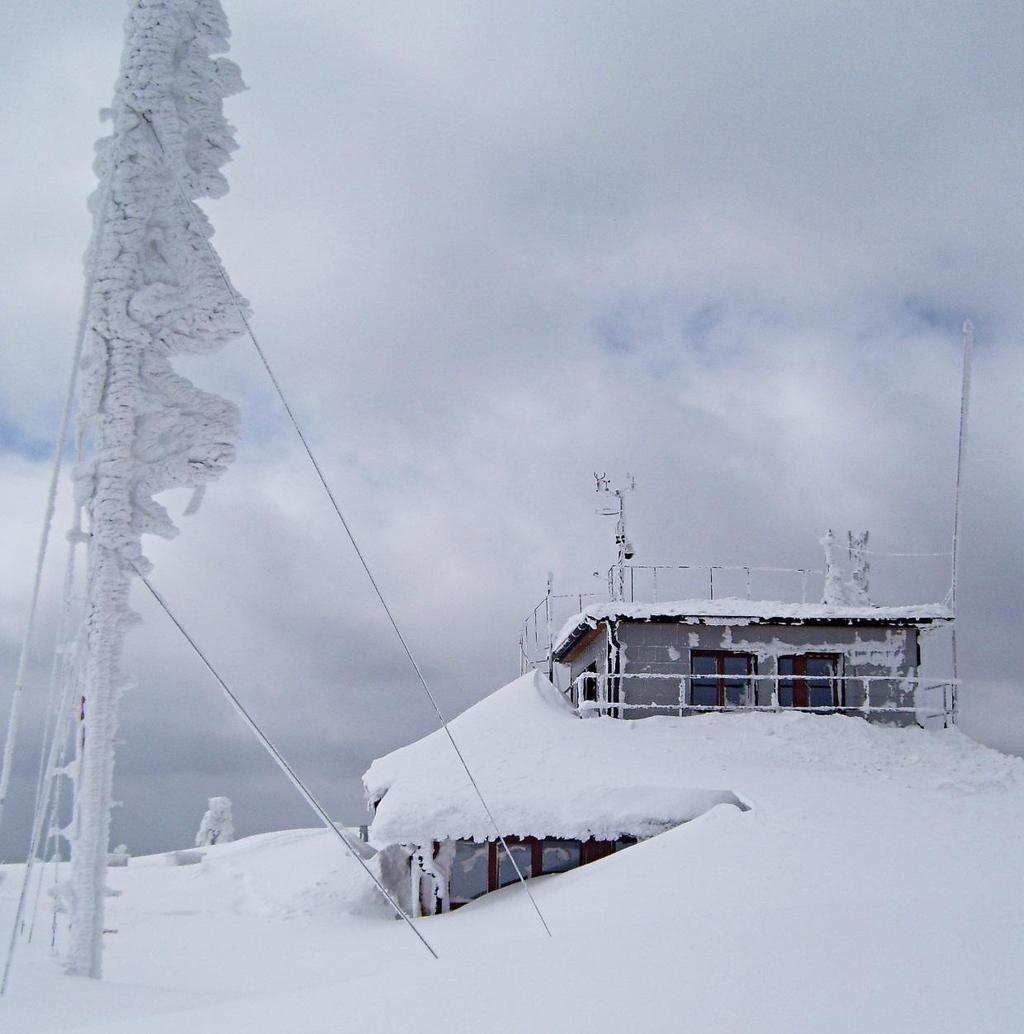 Stanice Lysá hora pod sněhem dne