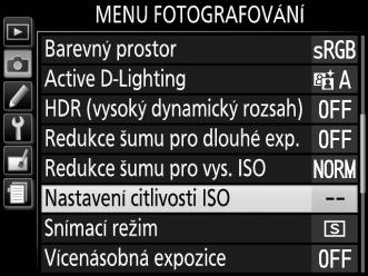 A Automaticky Dojde-li k otočení voliče expozičních režimů do polohy P, S, A nebo M po výběru možnosti Automaticky v nastavení citlivosti ISO v jiném režimu, obnoví se poslední nastavení citlivosti