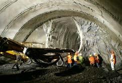 Za hlavní výhodu tunelovacích strojů je považována rychlost ražby, bezpečnost provádění a pracovní podmínky.