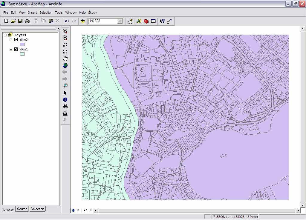 Analýza dat Obr. 3.17- Data z dkm1.shp a dkm2.shp v ArcMap. Informace Pokud pidáte do mapy nová data, ArcMap je zobrazí ve formátu, který jim sám pidlí (barva, tlouška ar atd.).