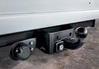 Uzamčení dveří a deaktivace vnitřních dveřních klik Autoalarm. Autoalarm s dálkovým ovládáním se senzory pohybu (v kabině vozu a v motoru) chrání vozidlo před nevítanou návštěvou.