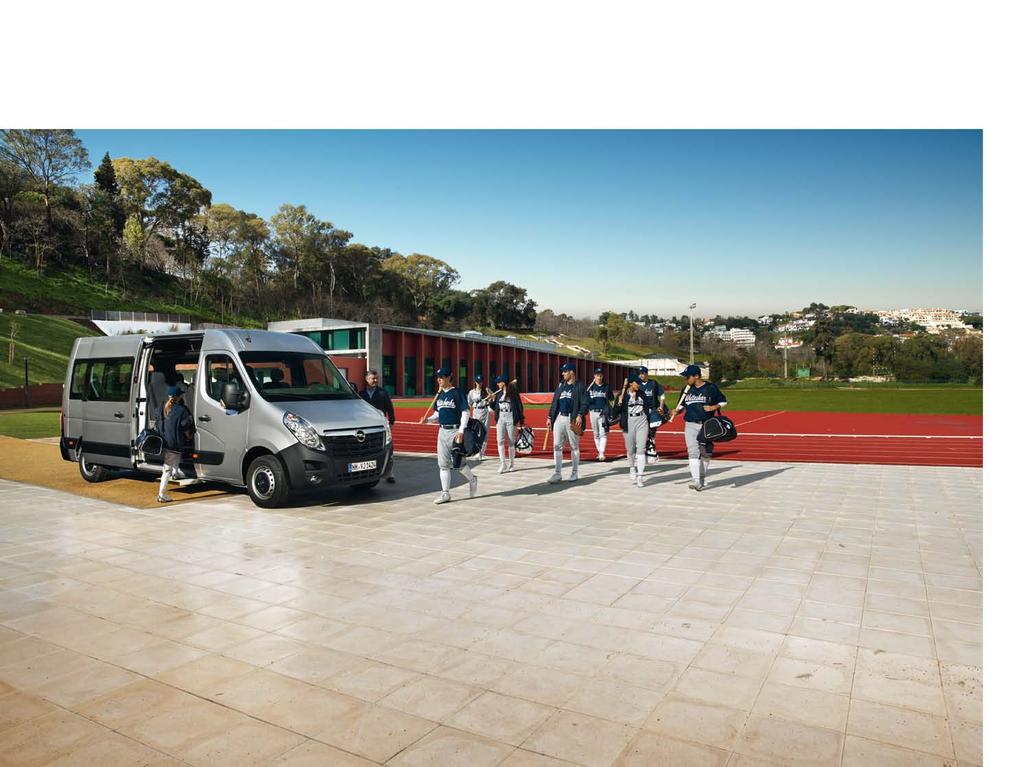 Všichni nasedat! Opel Movano Bus. Bus Opel Movano Bus poskytuje velkorysý prostor pro 16 cestujících.
