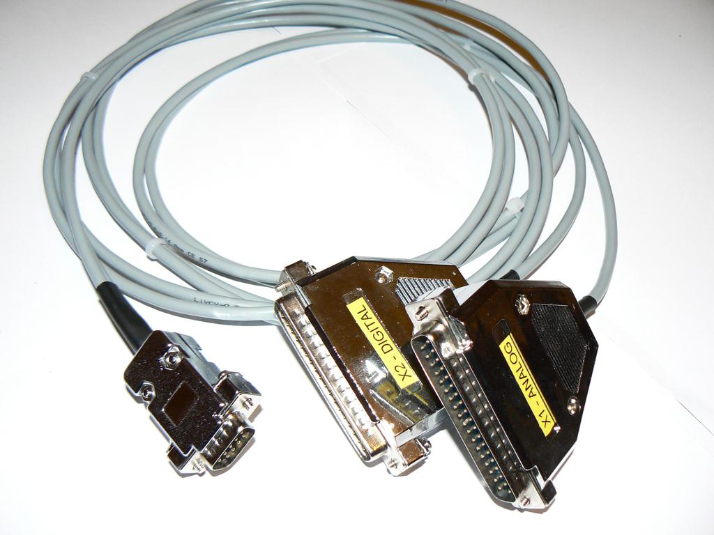 Výukový model Vzduchová levitace Obr.4.7: Propojovací kabel Jako konektor X1/X2 byl použit CANNON vidlice 9 pinů, jako konektory X1 a X2 byly použity konektory CANNON vidlice 37 pinů.