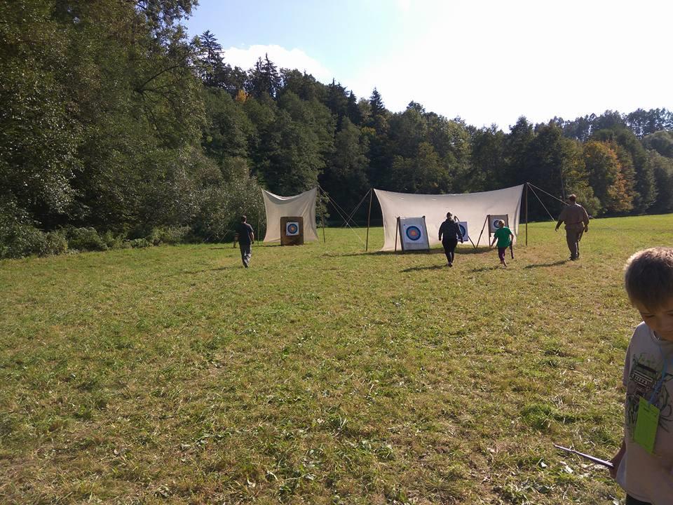 Tawiskara a Kiwendotha Datum: 28. 9. 1. 10. 2017 Lokalita: Tábořiště kmene Tate Osmaka, Velký Třebešov Pořadatel: kmen Tate Osmaka Organizátor: Sunny V pátek (29. 9.) probíhala celodenní dobrodružná hra pro Malou lóži- Kiwendotha, jež se započítává do Velkých Her.