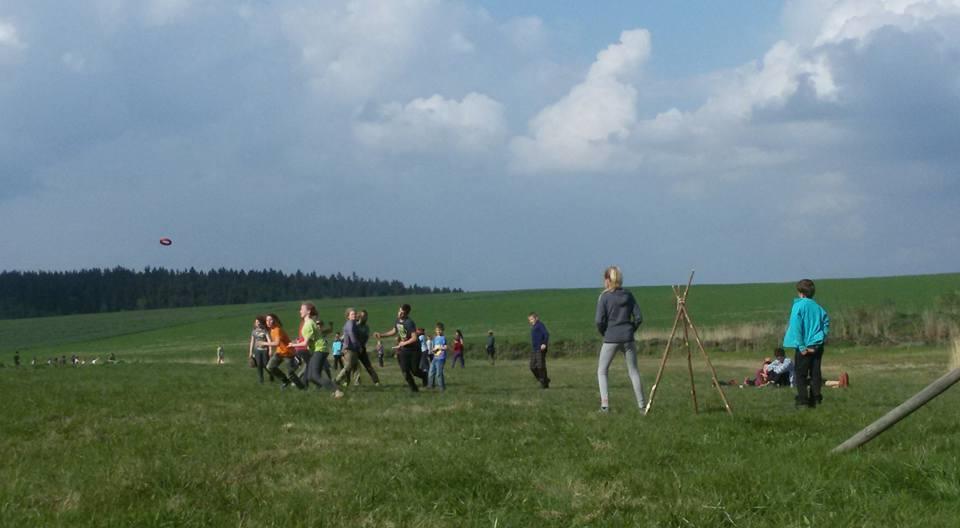 Datum: 5. 8. 5. 2017 TaMaLo Lokalita: Tábořiště Malý Walden, Sklené nad Oslavou Pořadatel: LLM Organizátor: Radka TaMalo je krátké táboření ve stylových stanech s nabitým programem. V sobotu (6. 5.) byl sportovní den, určený pro děti.