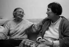 společenských podnětech, které daly romské literatuře vzniknout. Krátce zde proto představím její příběh. Tera se narodila 15. října 1930 v Žihárci, okr. Šaľa (jižní Slovensko).