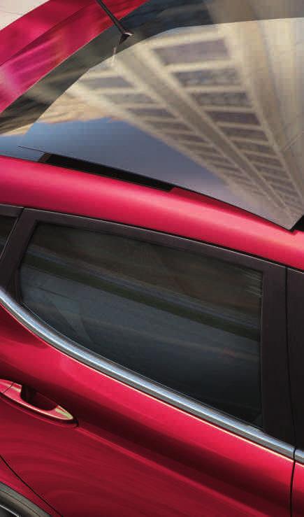 Chcete si pořádně užít okolní scenérii? Panoramatická střecha Dopřejte si ještě krásnější výhled na okolní scenérii, aniž byste museli opouštět pohodlí svého vozu Ford Fiesta.