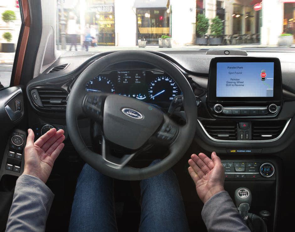Ford Fiesta zvládne zaparkovat sám Aktivní parkovací asistent Aktivní parkovací asistent dokáže zaparkovat vaši Fiestu za vás.
