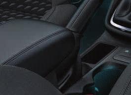 zásuvkou (12 V) Prémiová stropní konzola s držákem na brýle Sportovně tvarovaná přední sedadla Sedadlo řidiče s nastavitelnou bederní opěrkou Prémiové osvětlení interiéru