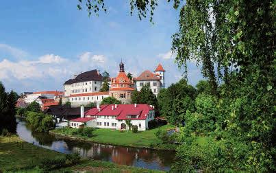 spokojená ČECHY Vráž Jindřichův Hradec LÁZNĚ VRÁŽ JINDŘICHŮV HRADEC LÁZNĚ VRÁŽ otevírají své zámecké brány a nabízejí služby všem, kteří hledají odpočinek, relaxaci a osobní přístup.