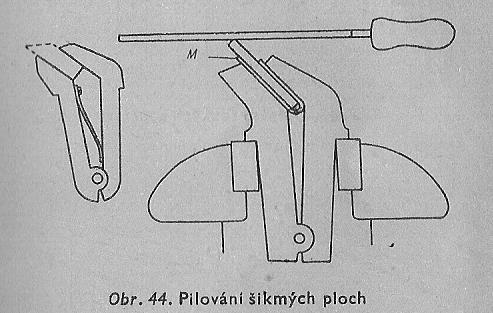 aby se pilovaná součást neporušila a nechvěla, aby se kalenými (tvrdými) vykovanými vložkami čelistí svěráku nepoškodil