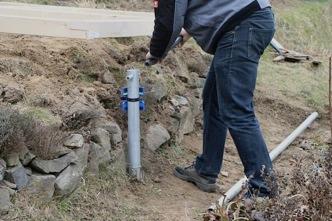 Stane-li se, že je vrut níž než ostatní body, je třeba ho vyvrtat, díru zasypat