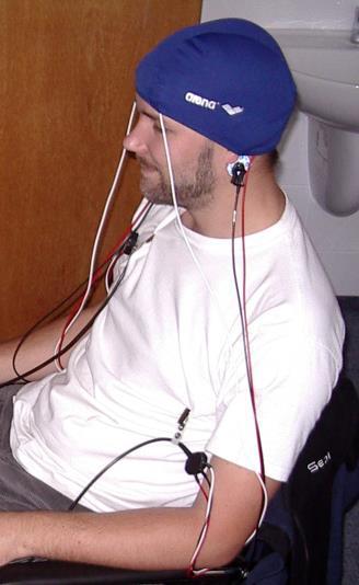 Porovnání hemisfér Úvod Elektroencefalogram (EEG) je časovým zobrazením rozdílů elektrických potenciálů snímaných z elektrod na povrchu hlavy (skalpu), které vznikají jako důsledek spontánní
