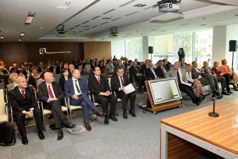Dne 29. dubna se ve Strakově akademii konalo již druhé setkání zástupců profesních komor na Úřadu vlády.