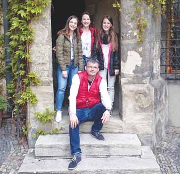 12 OSMIČKA / MĚSÍČNÍK MĚSTSKÉ ČÁSTI PRAHA 8 / září 2017 www.praha8.cz Rozhovor František Kolouch, držitel Ceny Eduarda Štorcha za pedagogický přínos: Škola by neměla být jen sociální dílnou nmgr.