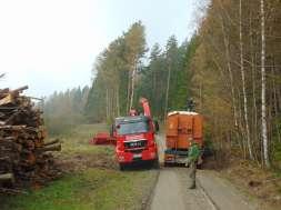 Podmínky byly poněkud nepříznivé, v podmáčeném prostředí musel být použit traktor s lanem k vyprošťování vyvážecího stroje, který dopravoval zpracované dřevo na odběrná místa řekl mi Jan Märtl, který
