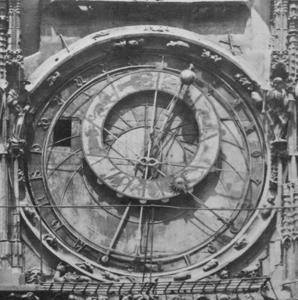 Obr. 1. Podoba pravděpodobně původního astrolábu. 1 Fotografie pochází z doby před opravou v letech 1864 5. Deska astrolábu mohla být dřevěná, potažená plechy nebo celoželezná.