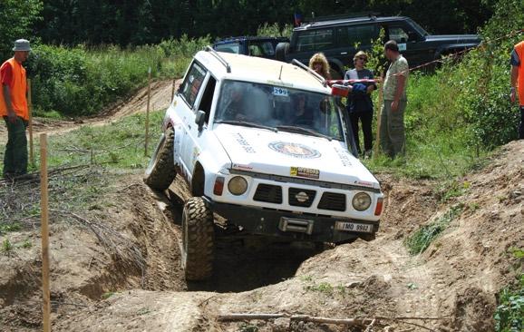 v lokalitách k tomuto druhu sportu určených a zabránit tak ježdění ve volné přírodě a tím přispět k ochraně životního prostředí. Jde o seriál závodů v off road tech trialu.