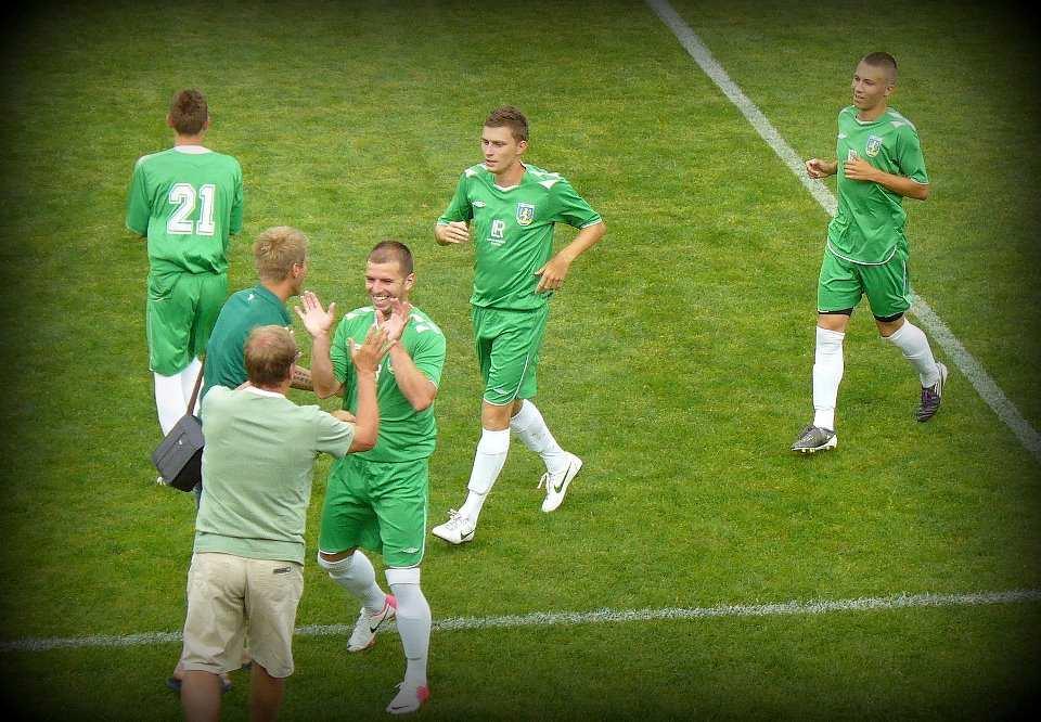 Marek Paluba opäť pokrstil nové kopačky gólom Okrem spoľahlivých výkonov na pravom kraji obrany zaujal pilier defenzívy MFK Vranov Marek Paluba v minulej sezóne aj dvoma výstavnými projektilmi proti