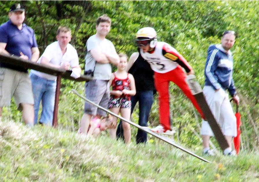 Piotr KUDZIA LKS Klimczok Bystra POL Patrik JULÍNEK TJ Frenštát p.r. Foto: Sed Výsledky: Ročník 1999-2000 - můstek HS-32 (K-30) 1 Paweł Wąsek KS Wisła Ustronianka 235,9 bodů 32,0 + 30,0 m 2 Kacper Konior LKS Klimczok Bystra 211,3 bodů.