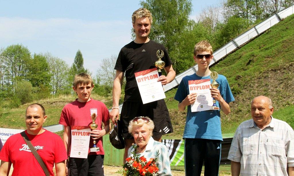 + 25,0 m 4 Dawid Jurga Łódź Ski Team 161,9 bodů 28,0 + 26,5 m Vyhlášení kategorie