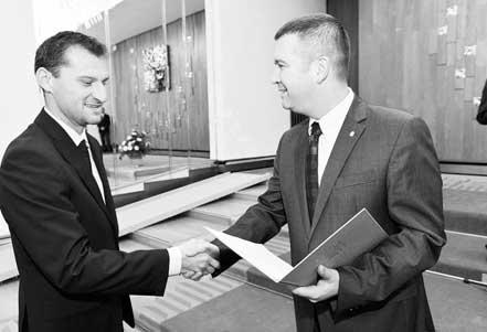 Krátké informace o personálních zmûnách na obecním úfiadû Velké Bfiezno v roce 2014 Jedna z nejvût ích zmûn se uskuteãnila na ekonomickém odboru, kde na funkci úãetní nastoupil Ing.
